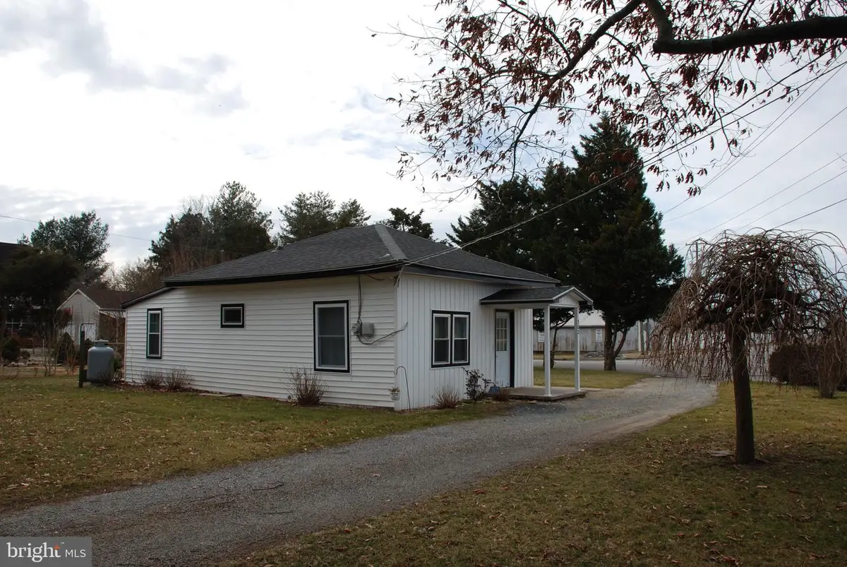 302 W Railroad Ave, Ridgely, MD 21660 - #1
