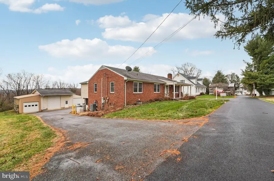 307 Bellview Ave, Mount Airy, MD 21771 - Image #2