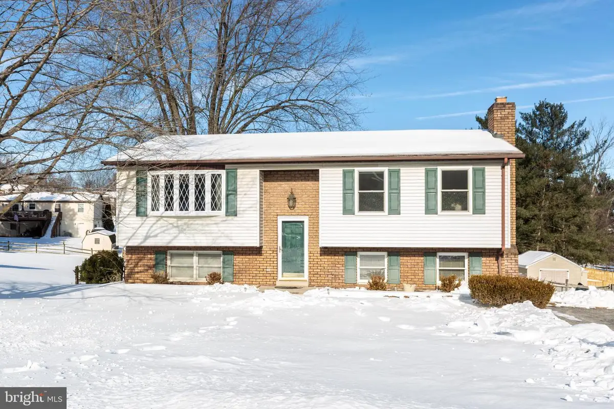 2914 Holland Dr, Manchester, MD 21102 - Image #1