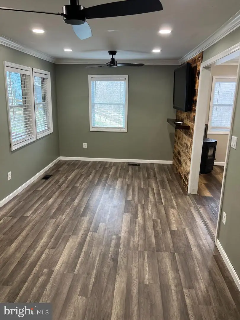 637 Oklahoma Ave, Sykesville, MD 21784 - #3