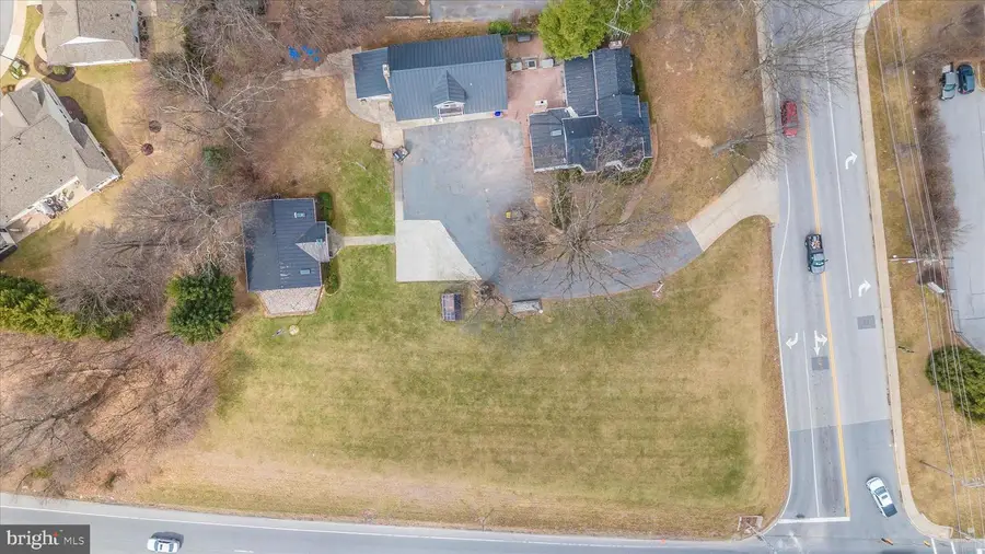 806 Park Ave, Mount Airy, MD 21771 - #3