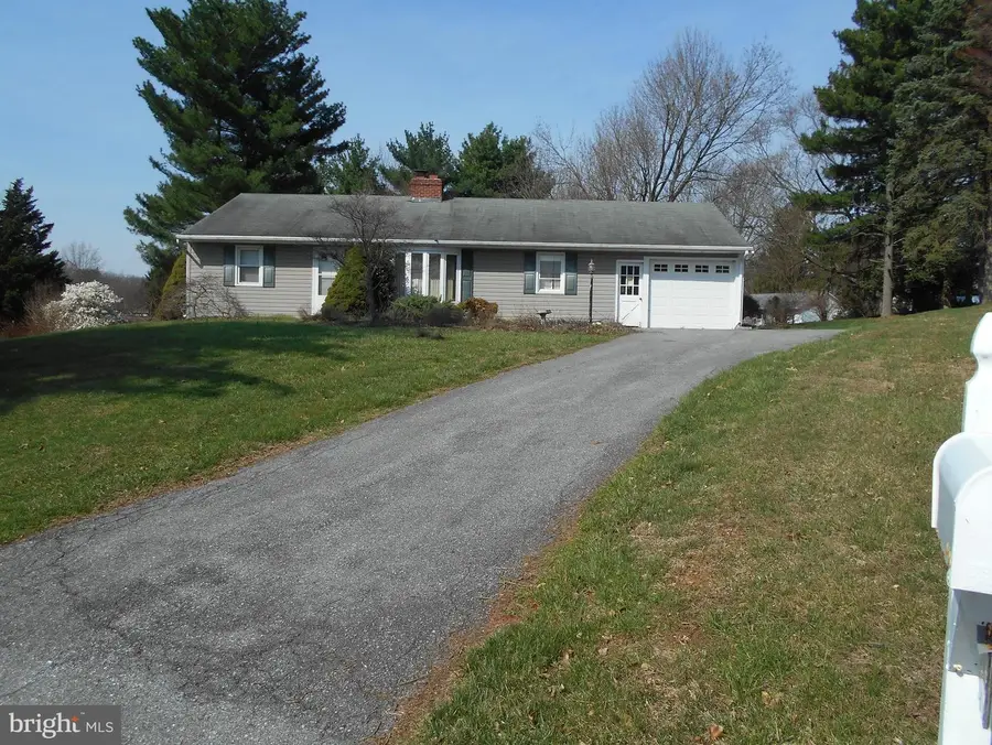 822 Wisteria Dr, Westminster, MD 21157 - #2