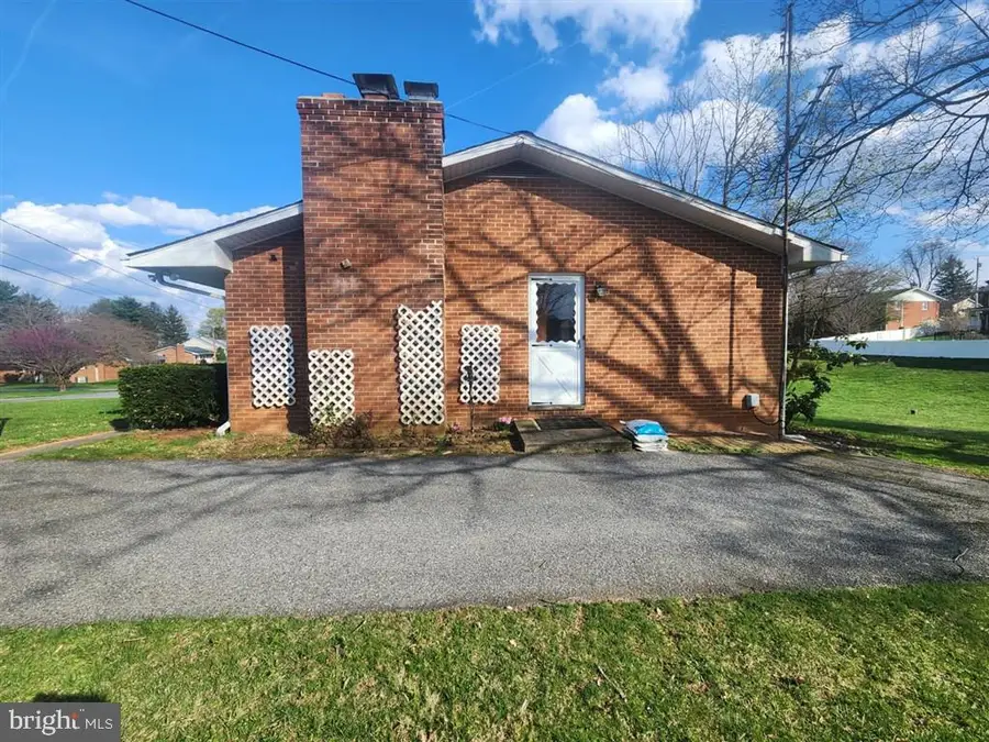 307 Barnes Ave, Westminster, MD 21157 - #2