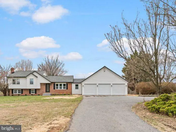 3174 Cardinal Dr, Westminster, MD 21157 - #1