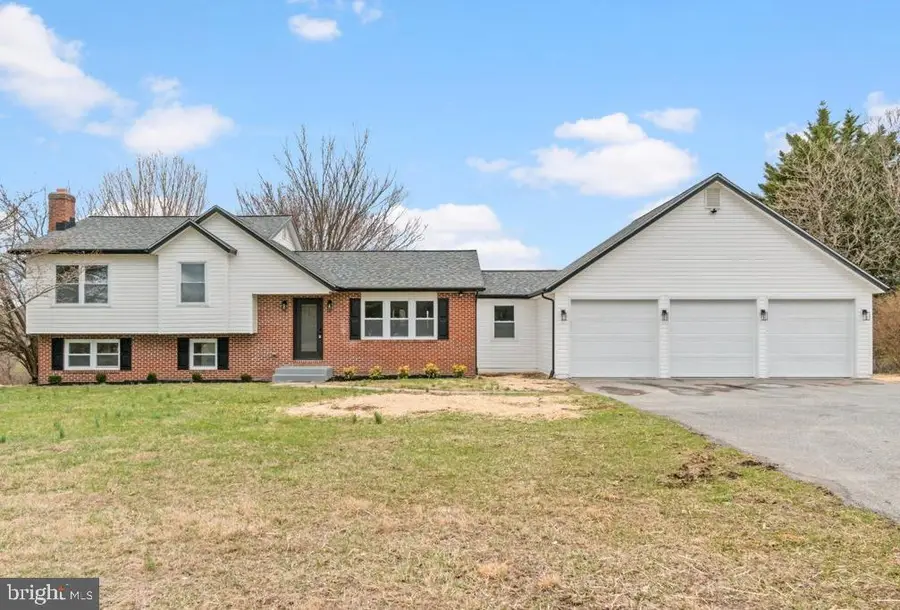 3174 Cardinal Dr, Westminster, MD 21157 - #2