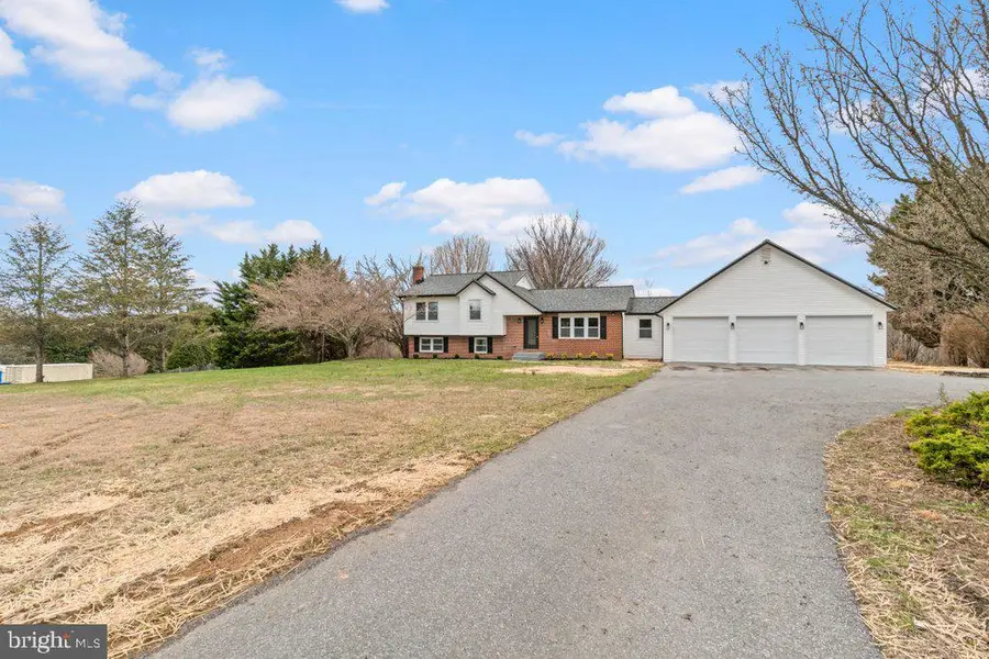 3174 Cardinal Dr, Westminster, MD 21157 - #2