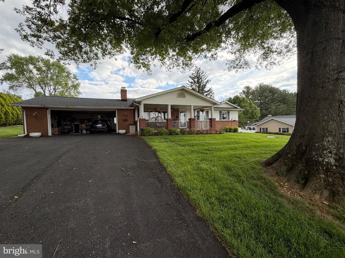 11 W Obrecht Rd, Sykesville, MD 21784 - #1