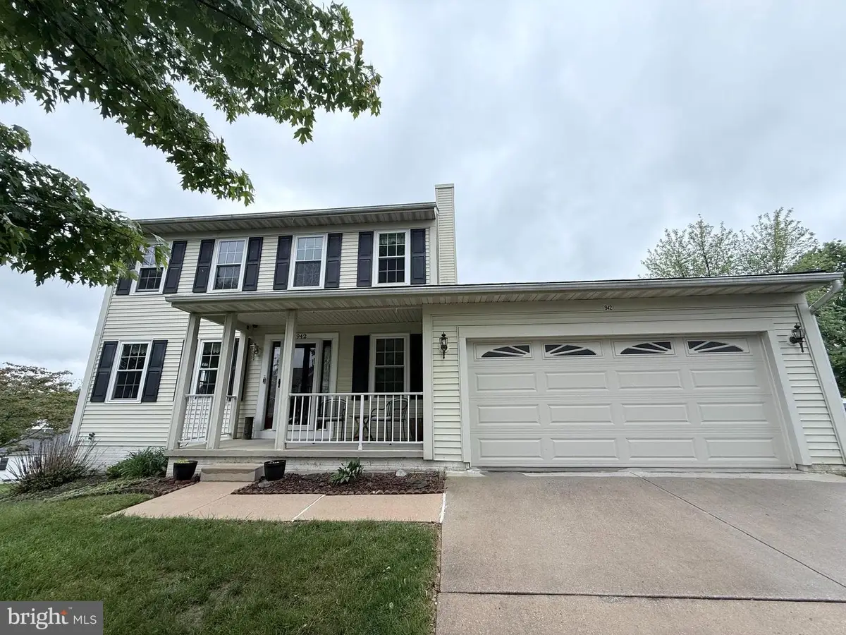 942 Litchfield Cir, Westminster, MD 21158 - #1