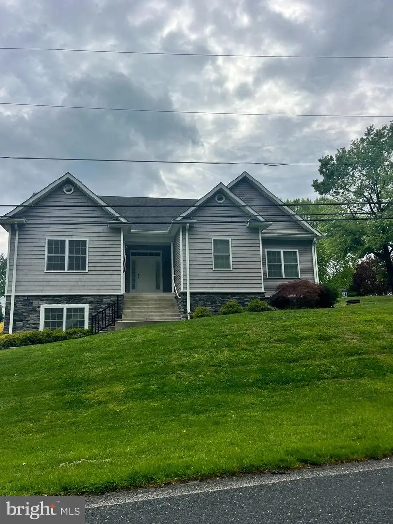 4302 Howard Dr, Sykesville, MD 21784 - #1