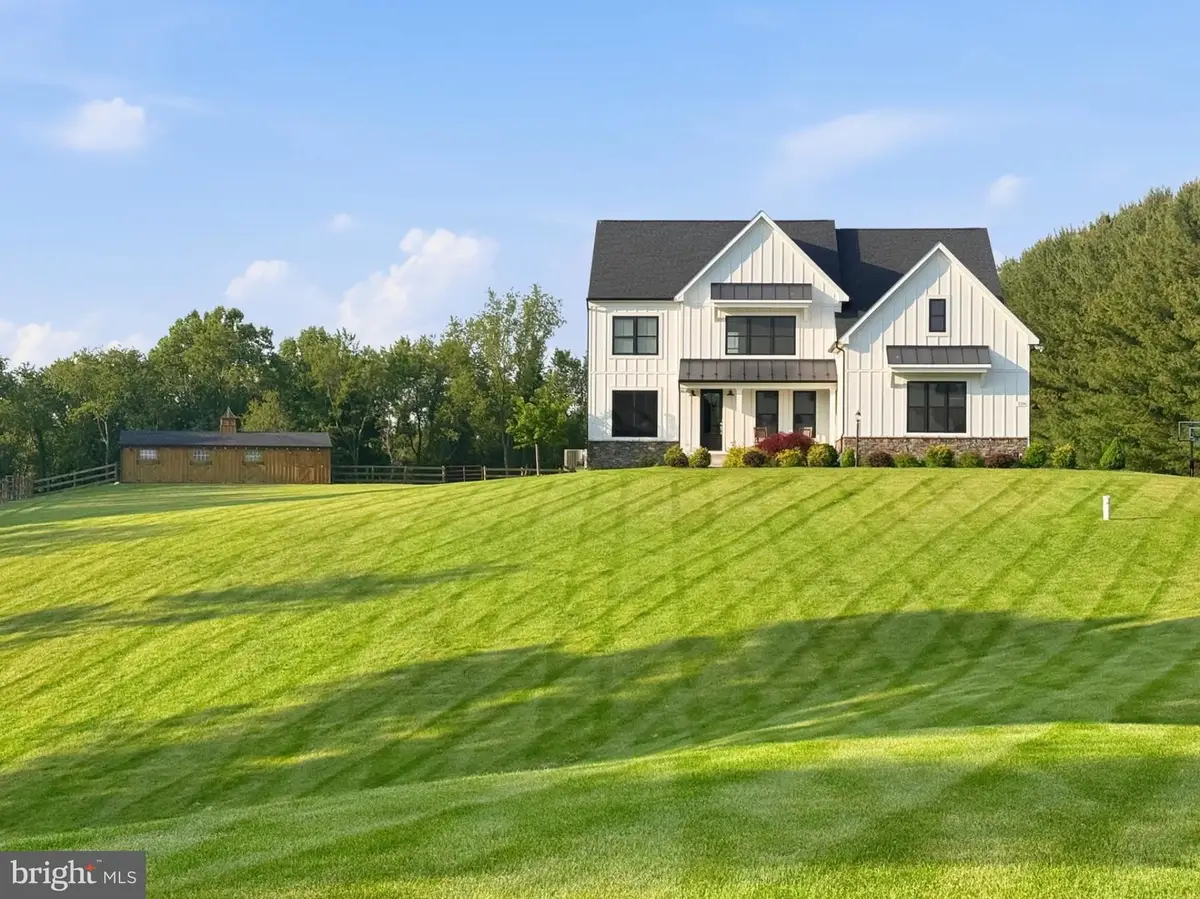 330 Brookfield Dr, Sykesville, MD 21784 - #1