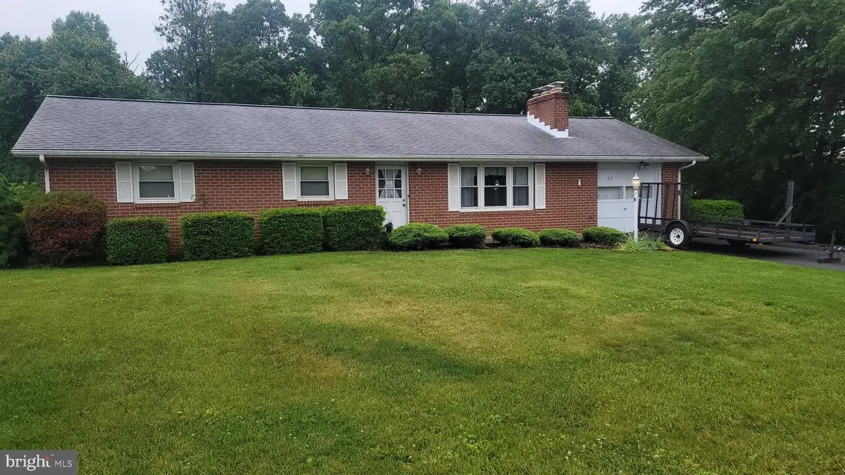 313 Wayne Ave, Westminster, MD 21157 - #1