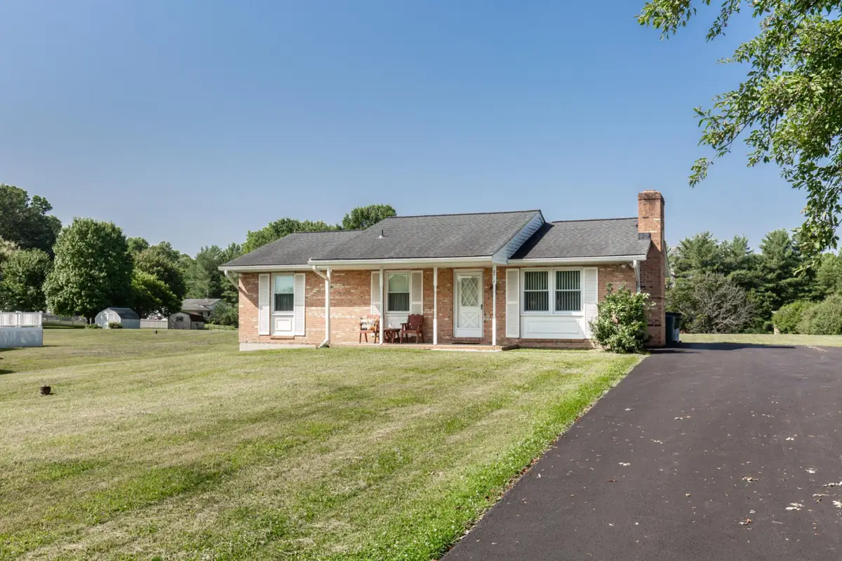 2717 Lawndale Rd, Finksburg, MD 21048 - #1