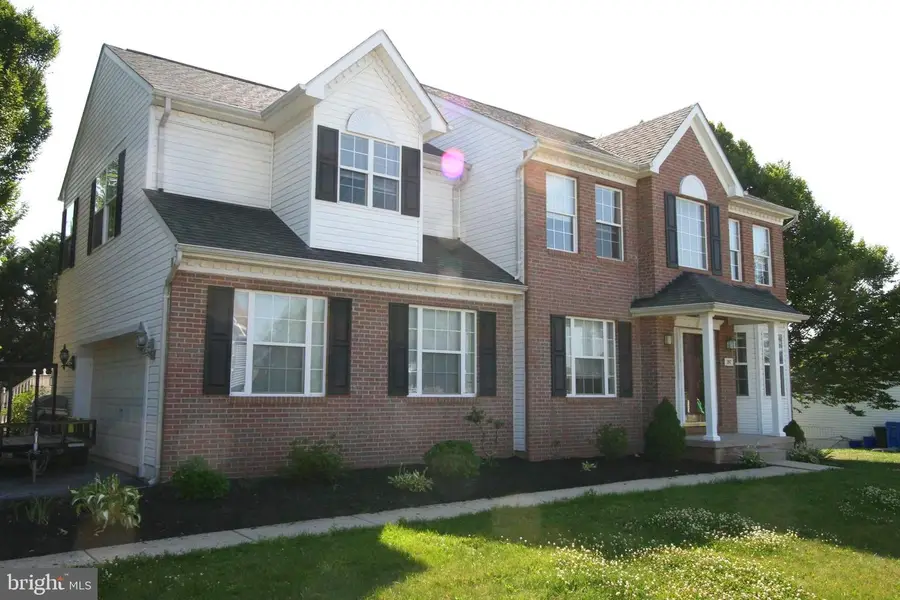 207 Bentley St, Taneytown, MD 21787 - #2