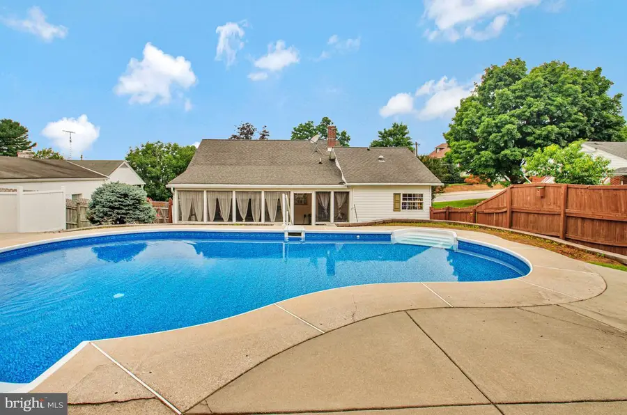 315 College Ave, New Windsor, MD 21776 - #2