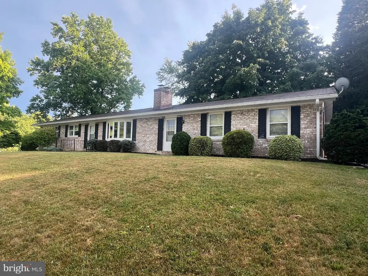 659 Geneva Dr, Westminster, MD 21157 - #1