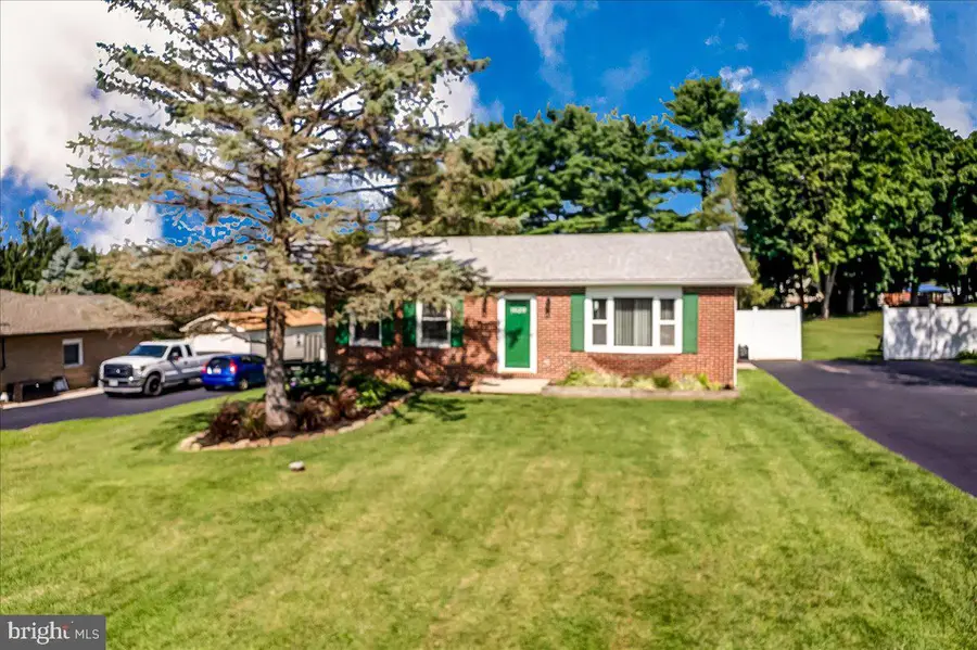 1629 Saint Paul St, Hampstead, MD 21074 - #2