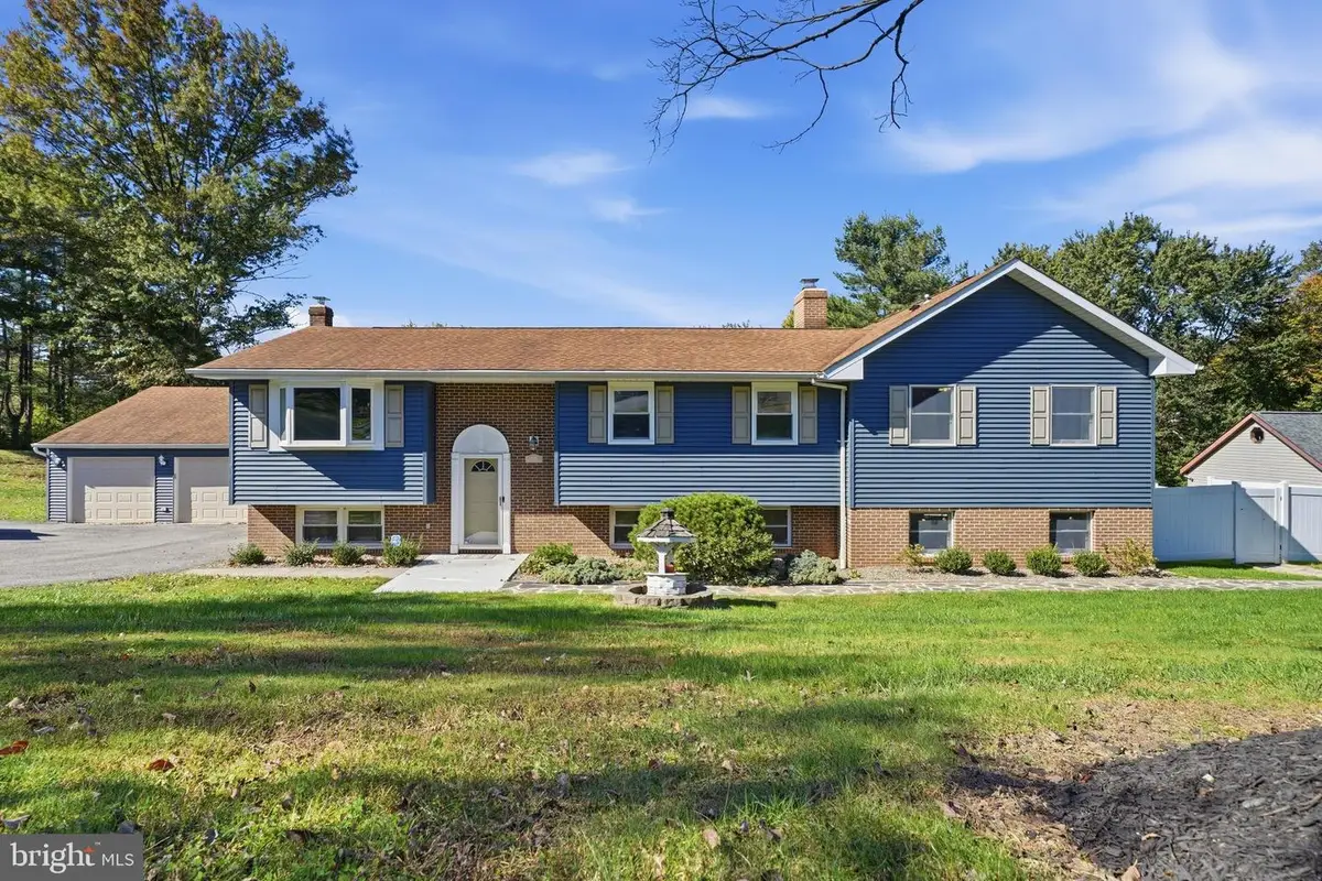6916 Stratford Dr, Sykesville, MD 21784 - #1