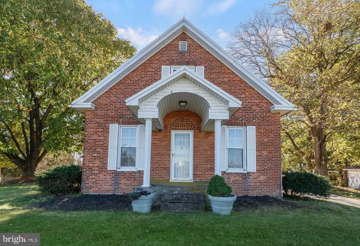 709 Hook Rd, Westminster, MD 21157 - #1