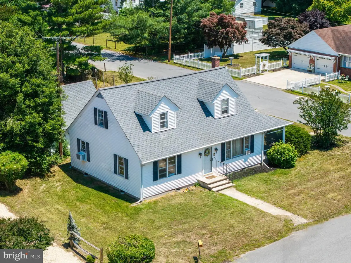 301 Wrights Ave, Hurlock, MD 21643 - #1