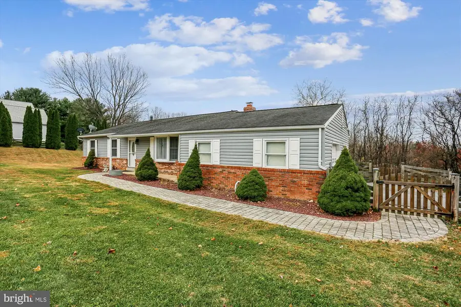 11377 Canary Dr, Ijamsville, MD 21754 - Image #2