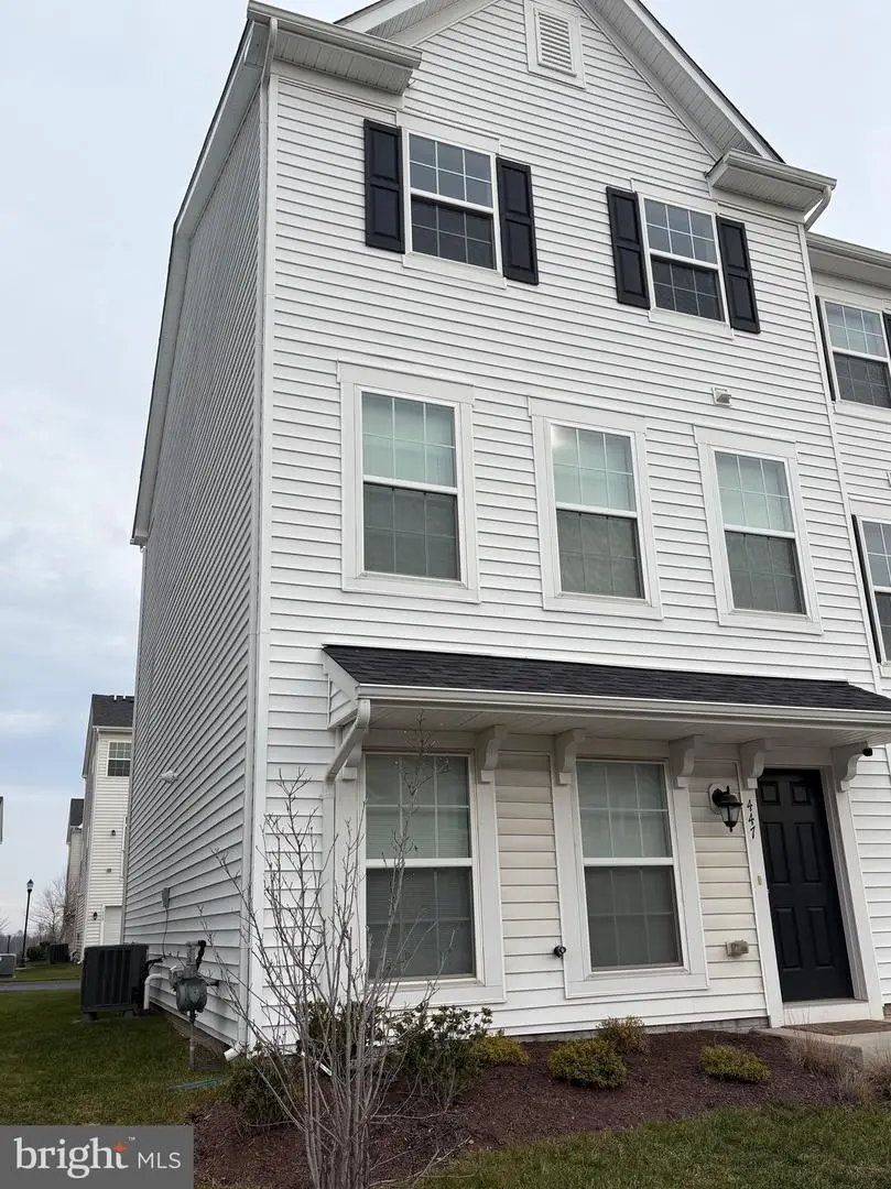 447 Pemberton Park Ln, Frederick, MD 21703 - Image #2