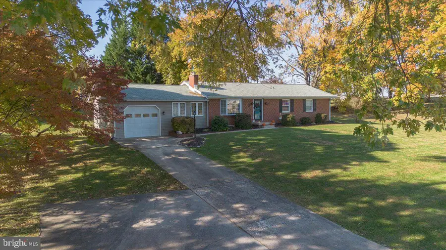 8301 Sharon Dr, Frederick, MD 21704 - Image #2