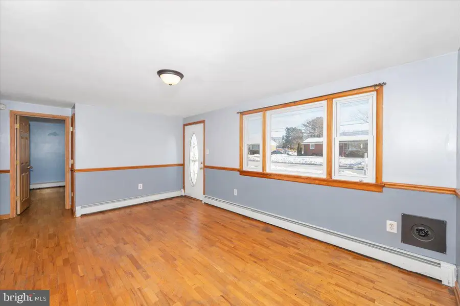 706 E Main St, Thurmont, MD 21788 - #3