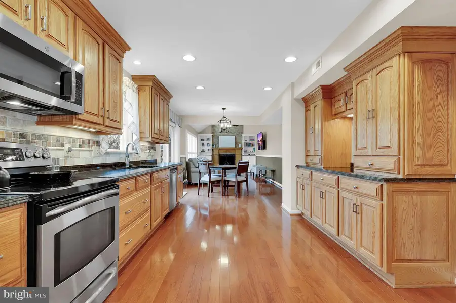 204 Oakmanor Way, Walkersville, MD 21793 - #2