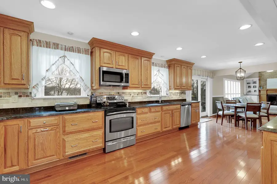 204 Oakmanor Way, Walkersville, MD 21793 - #3