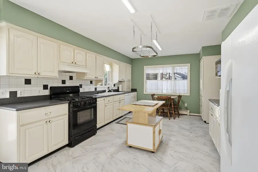 1206 Beechwood Dr, Frederick, MD 21701 - #3