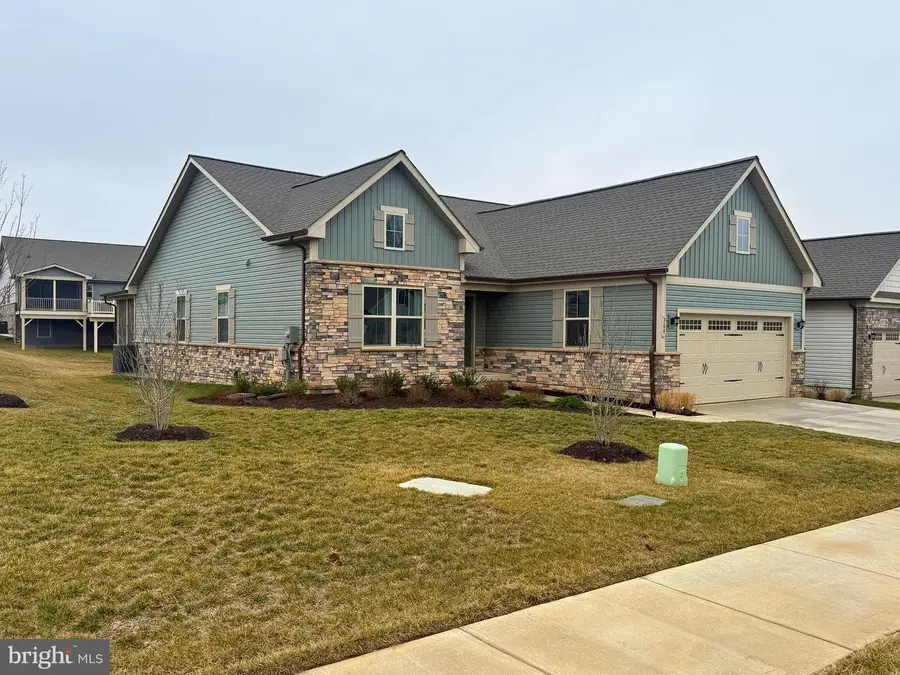 368 Crown Point Dr, Frederick, MD 21702 - #2