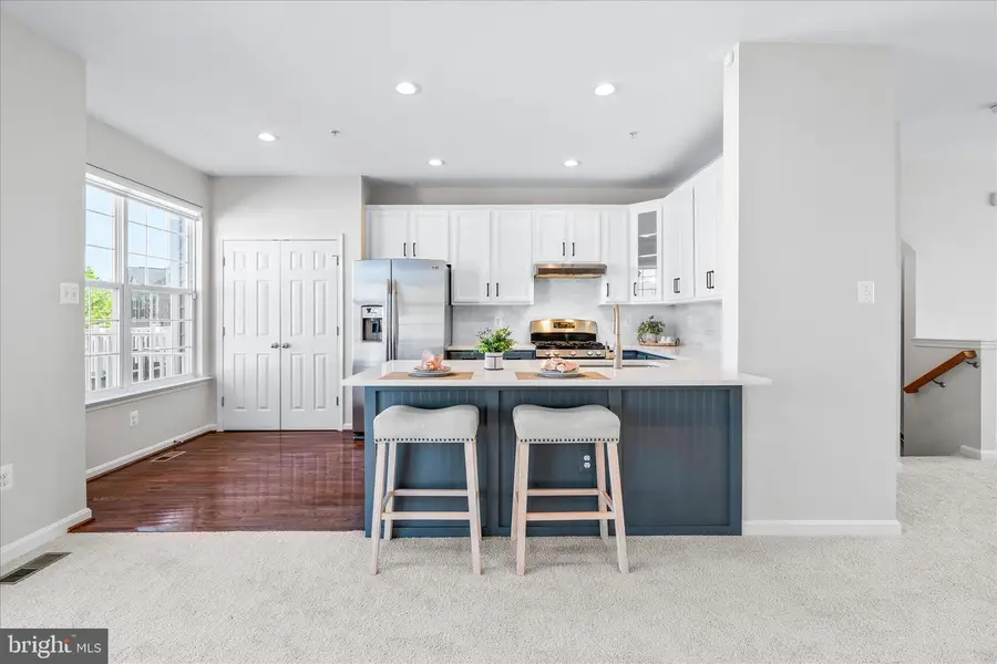 318 E Wainscot Dr, New Market, MD 21774 - #2