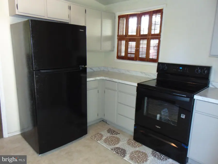 909 Oak St, Frederick, MD 21703 - #2