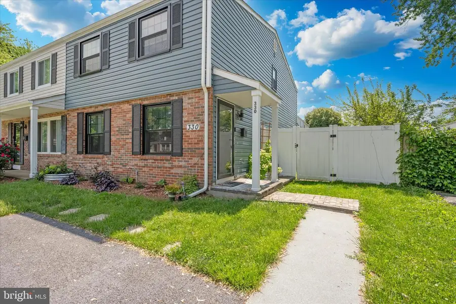 330 Heather Ridge Dr, Frederick, MD 21702 - #2