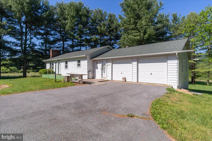 13806 Wolfsville Rd, Smithsburg, MD 21783 - #2