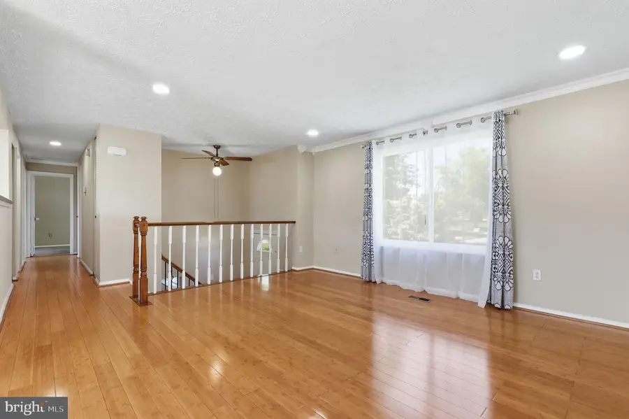 5690 Pebble Dr, Frederick, MD 21703 - #3