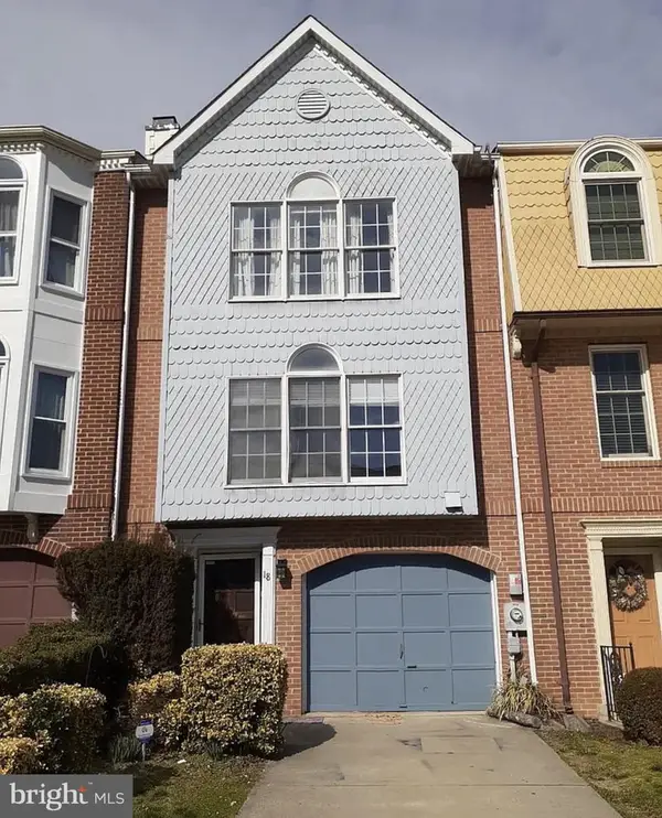 18 Victoria Sq, FREDERICK, MD 21702