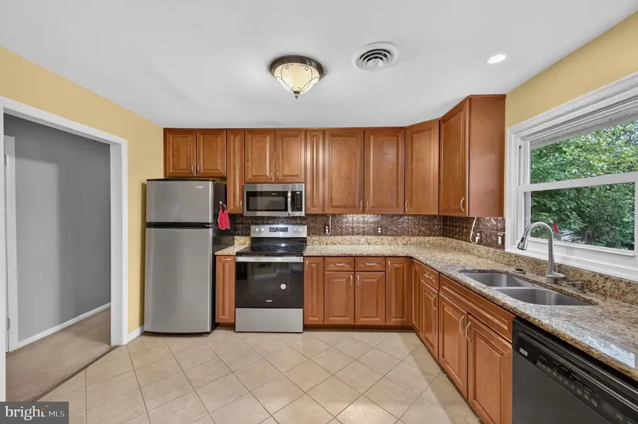 214 Glade Blvd, Walkersville, MD 21793 - #2