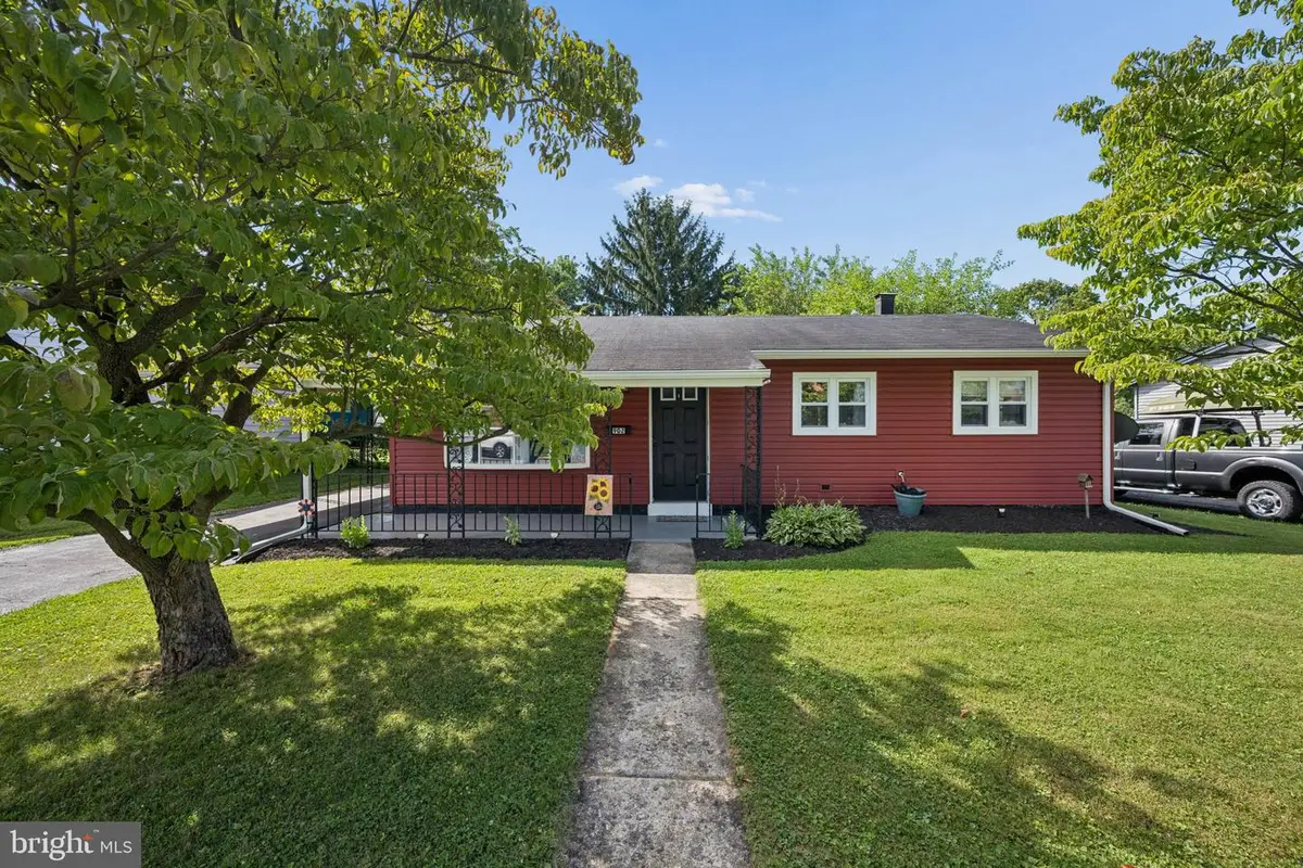 902 Young Pl, Frederick, MD 21702 - #1