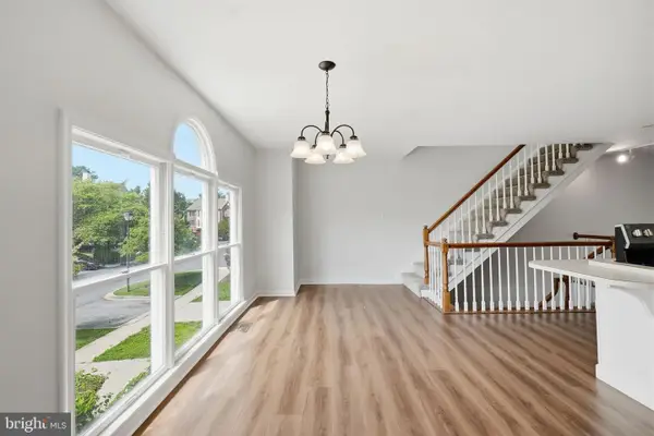 18 Victoria Sq, FREDERICK, MD 21702