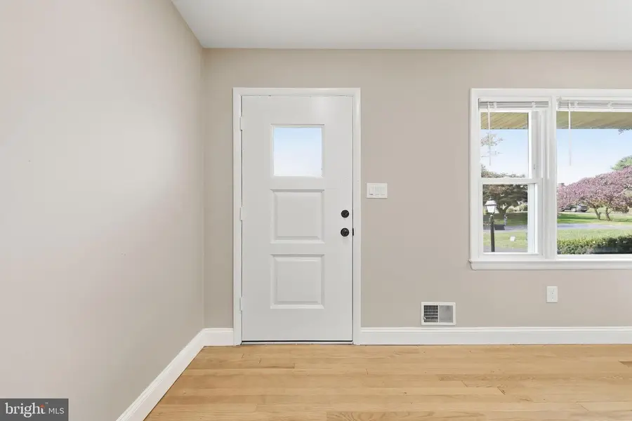 3887 Shadywood Dr, Jefferson, MD 21755 - #2