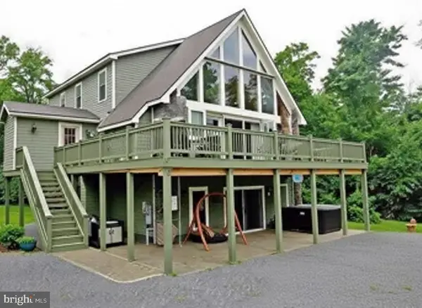 220 Woodlands Hill Ln, OAKLAND, MD 21550