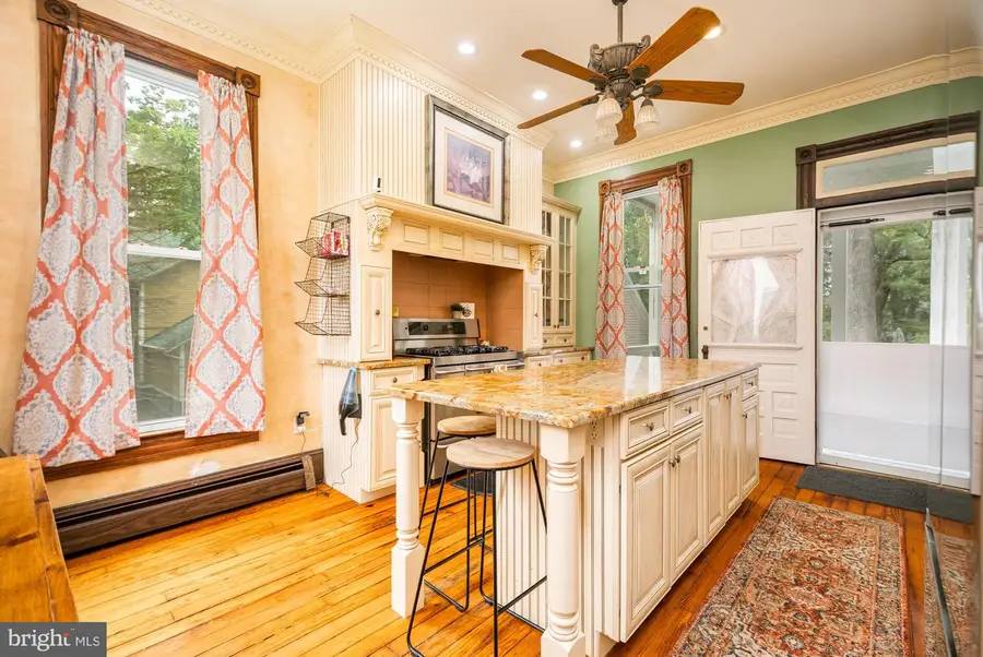 113 G St, Mountain Lake Park, MD 21550 - #2