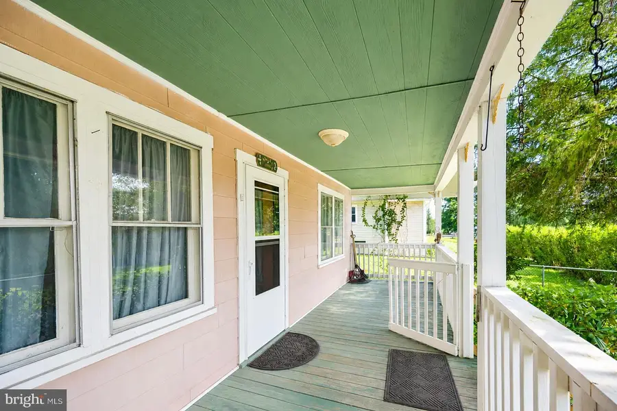 509 E St, Mountain Lake Park, MD 21550 - #2