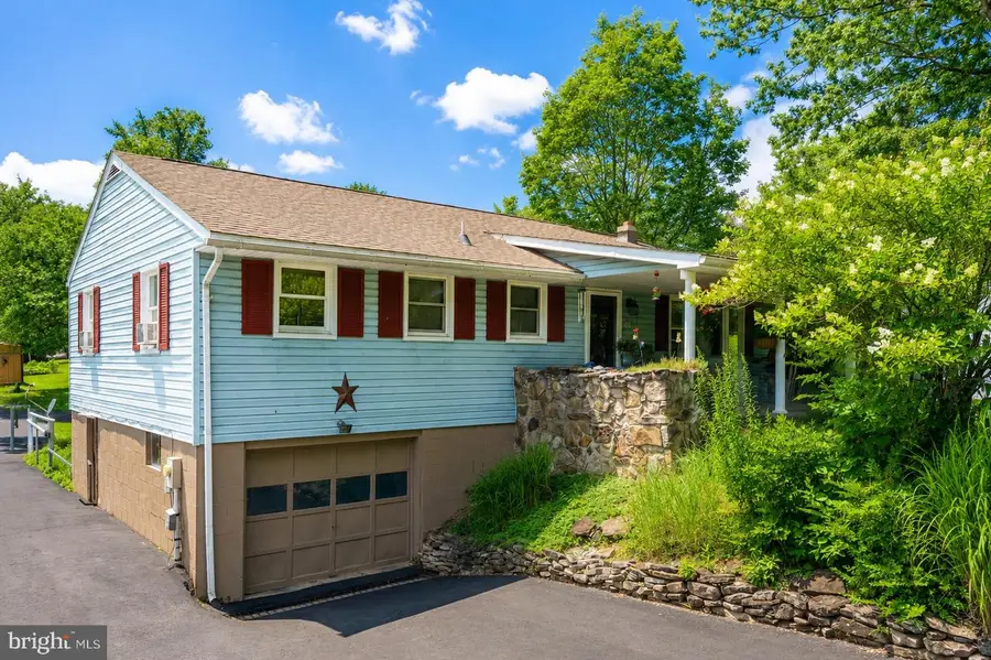 210 F St, Mountain Lake Park, MD 21550 - #2