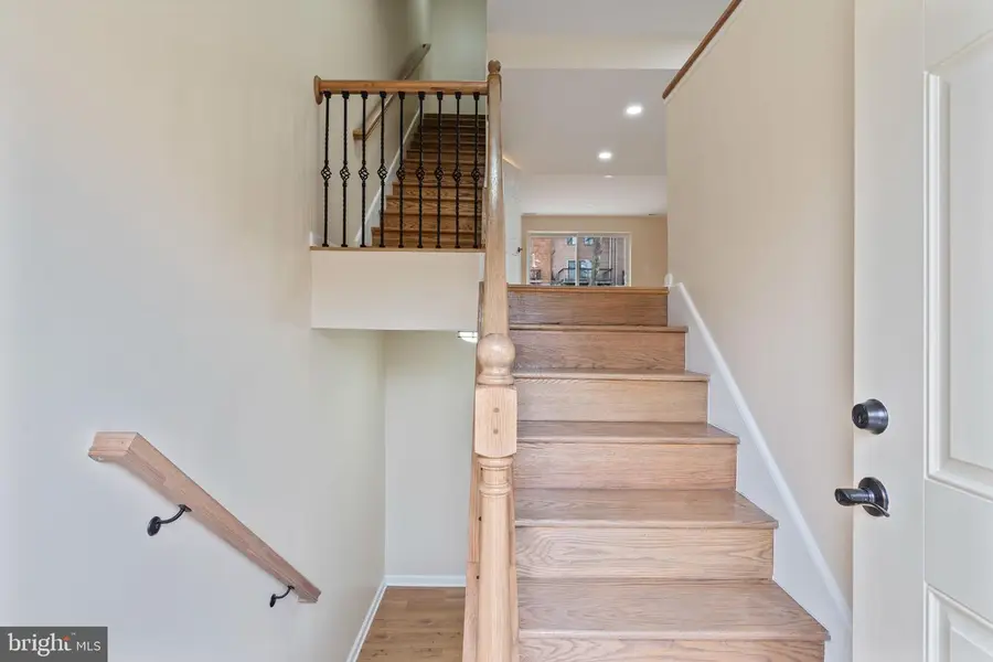 7388 Hickory Log Cir, Columbia, MD 21045 - Image #2