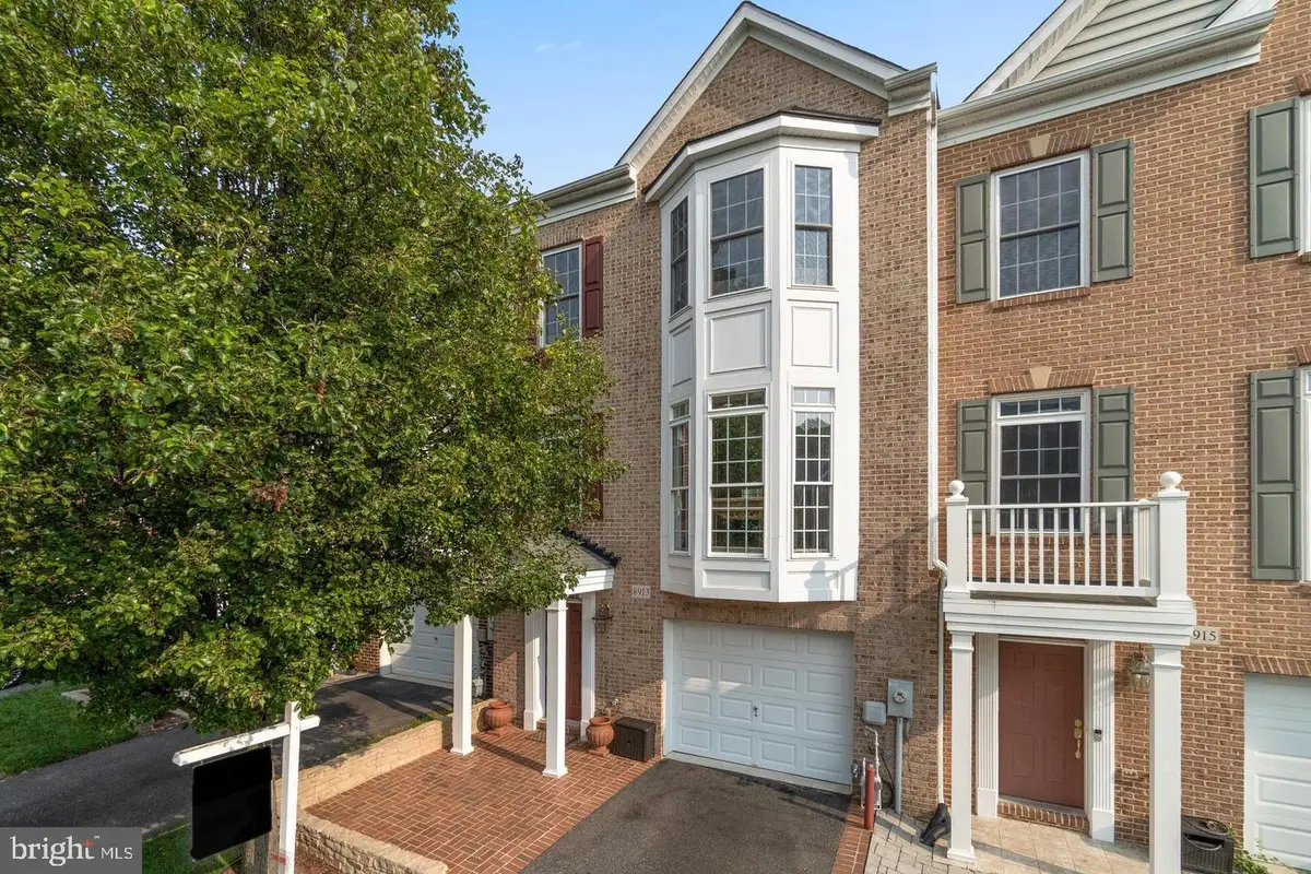 8913 Lee Manor Dr, Ellicott City, MD 21043 - #1