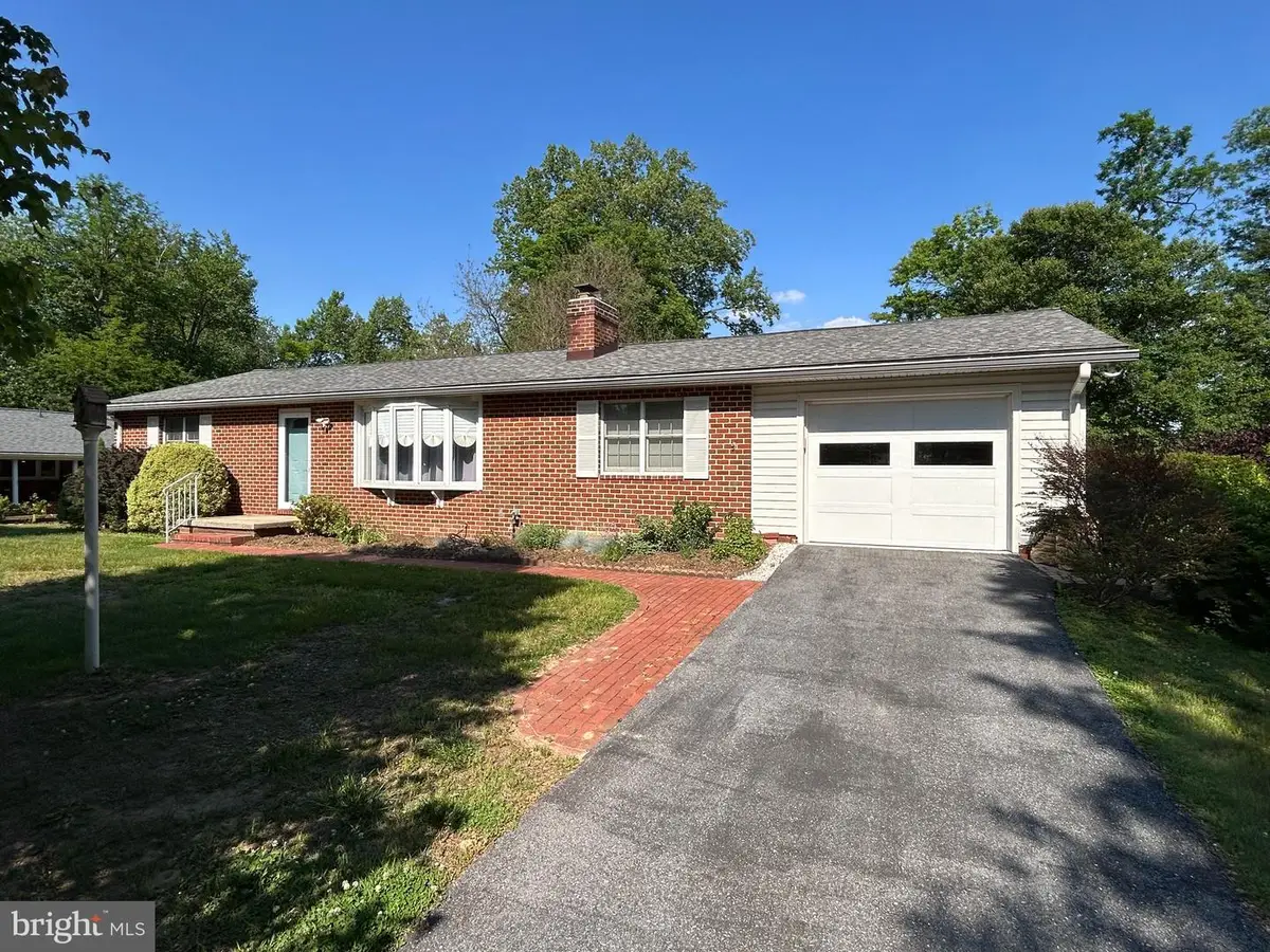 6721 Pine Dr, Columbia, MD 21046 - #1