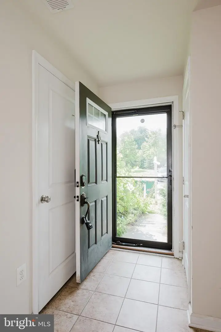 8607 Enoch Pratt Dr, Ellicott City, MD 21043 - #3