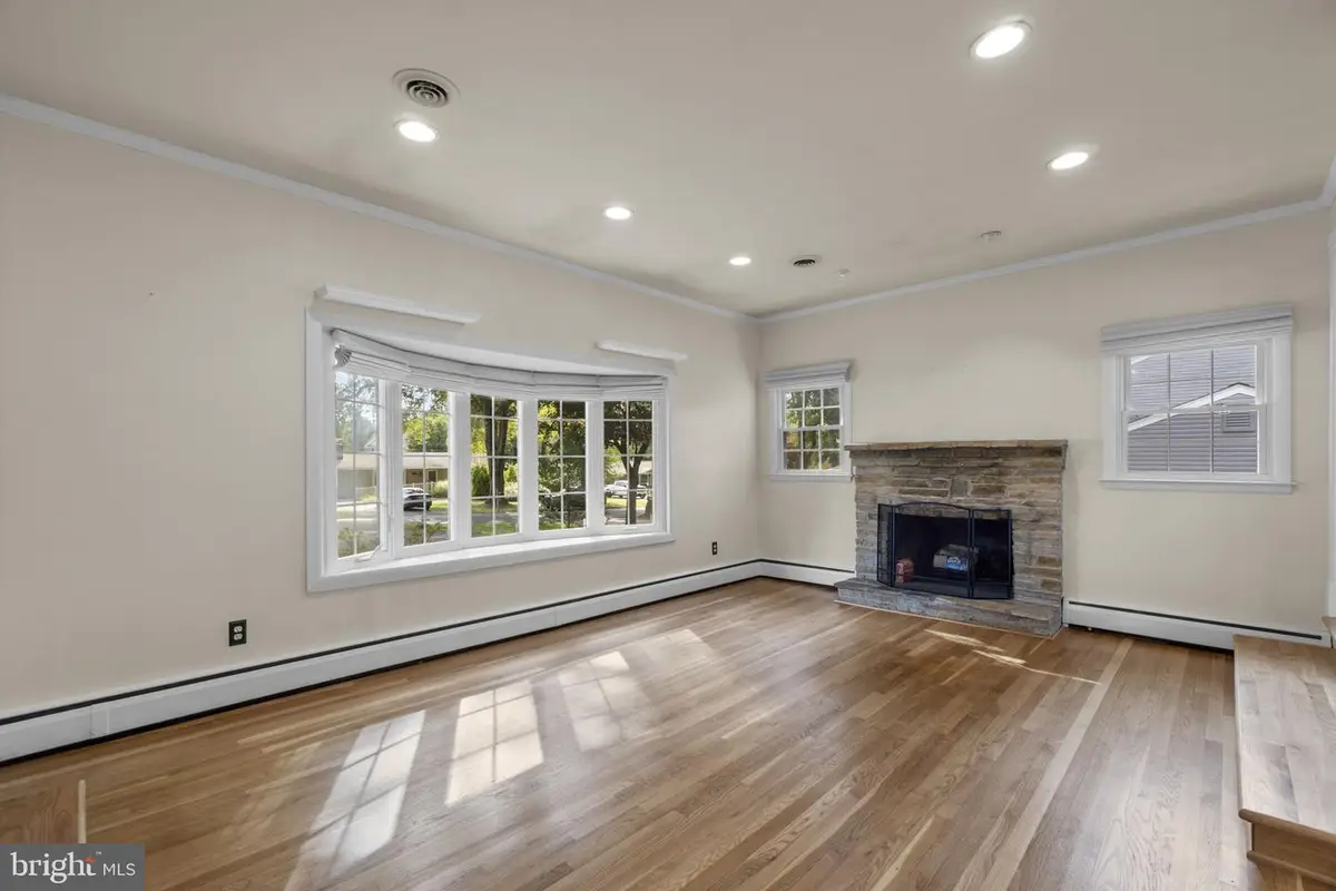 2802 Greenway Dr, Ellicott City, MD 21042 - #1